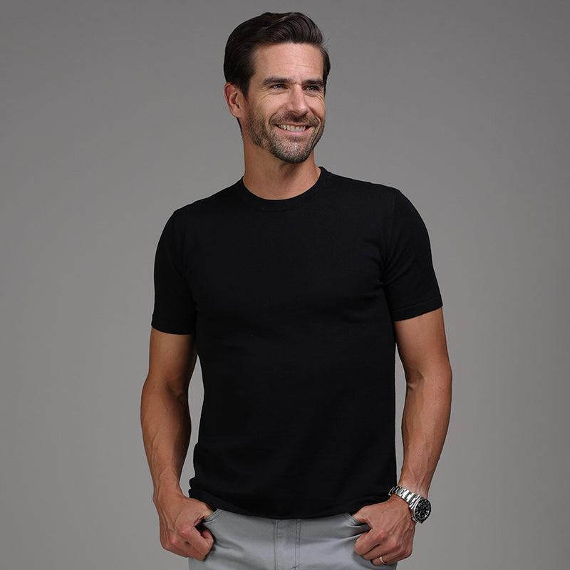 Black t-shirt for short men under 5 foot 9
